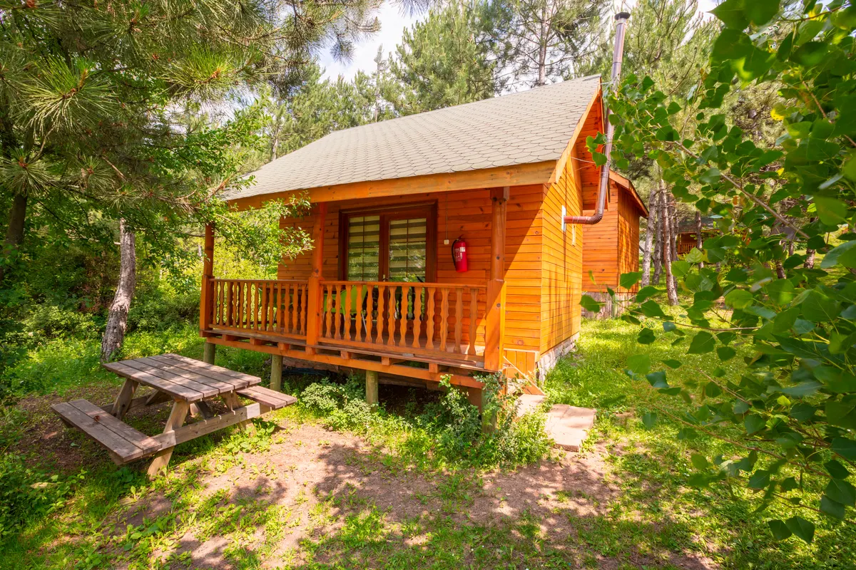 Doğa içinde ahşap bungalov — Nesilce Tatil Köyü