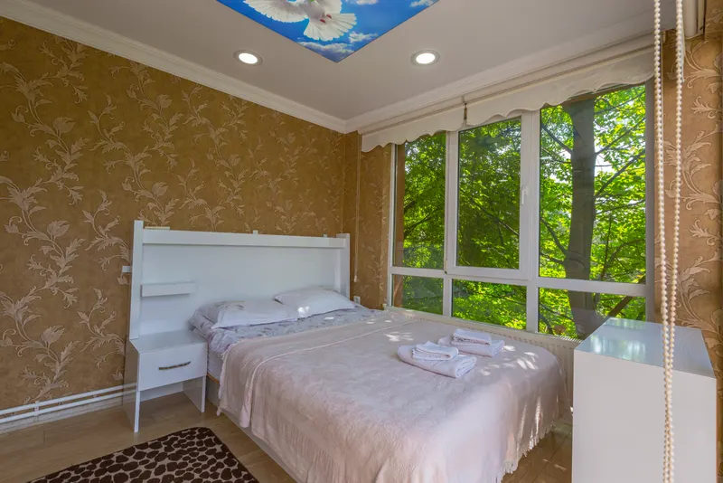 Aydınlık otel odası